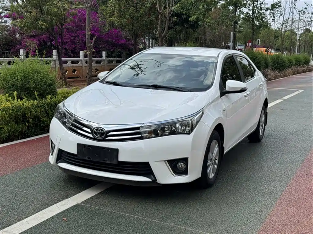 Toyota Corolla 2014 1.6L CVT GL фото 2