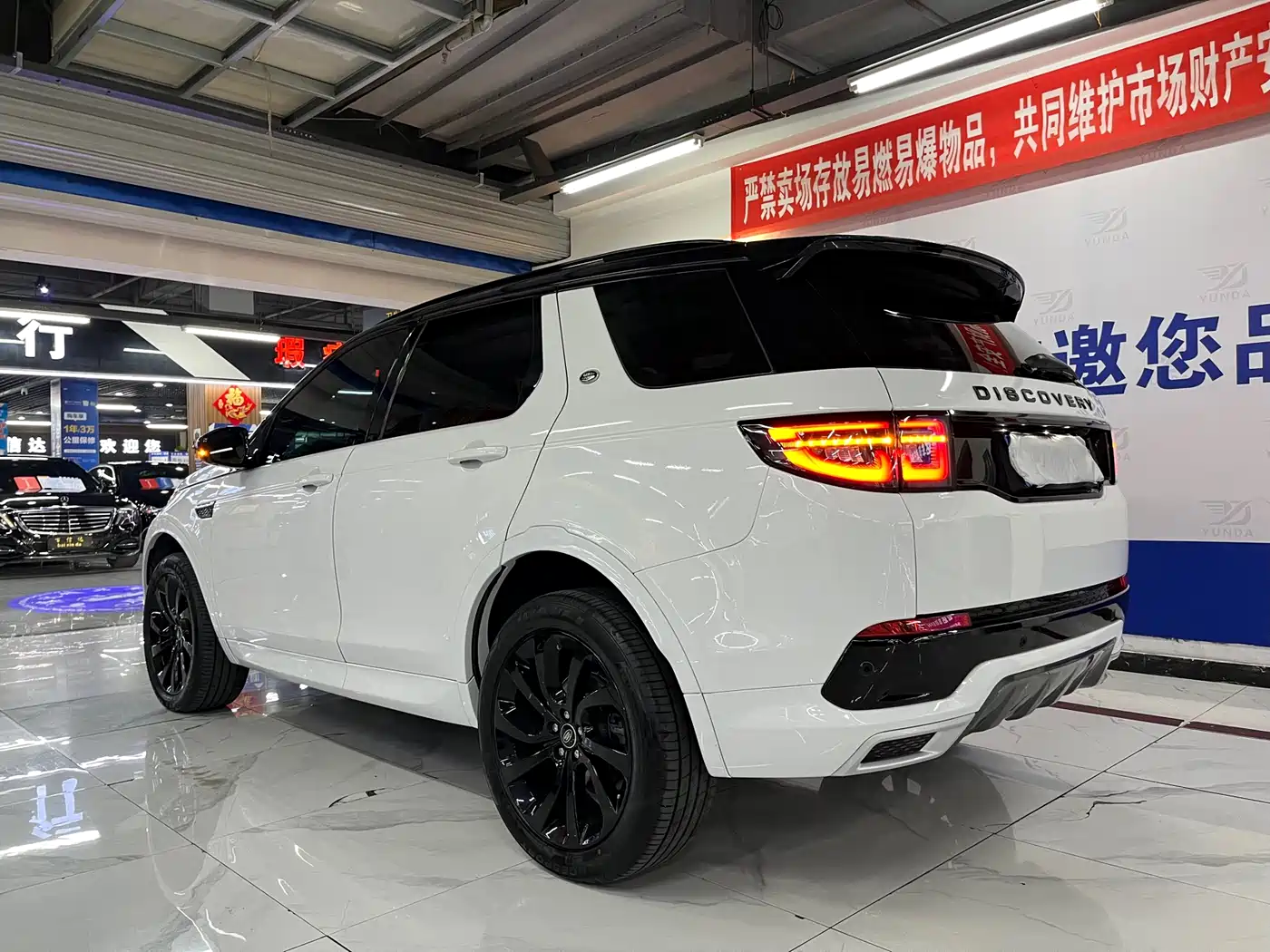 Land Rover Discovery Sport 2020 249PS R-Dynamic Performance фото 3