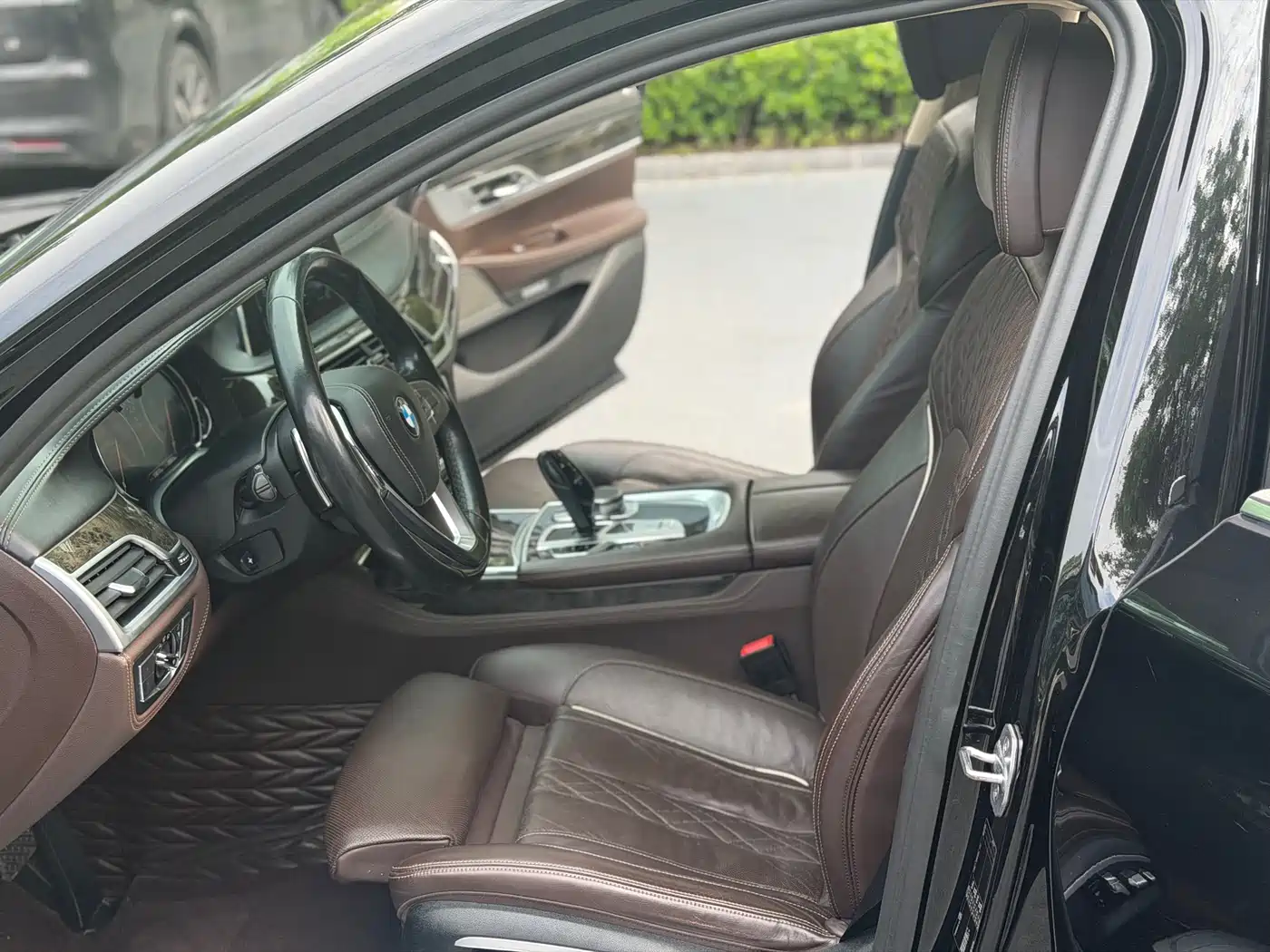 BMW 7 Series 2016 740Li Leading Edition фото 9