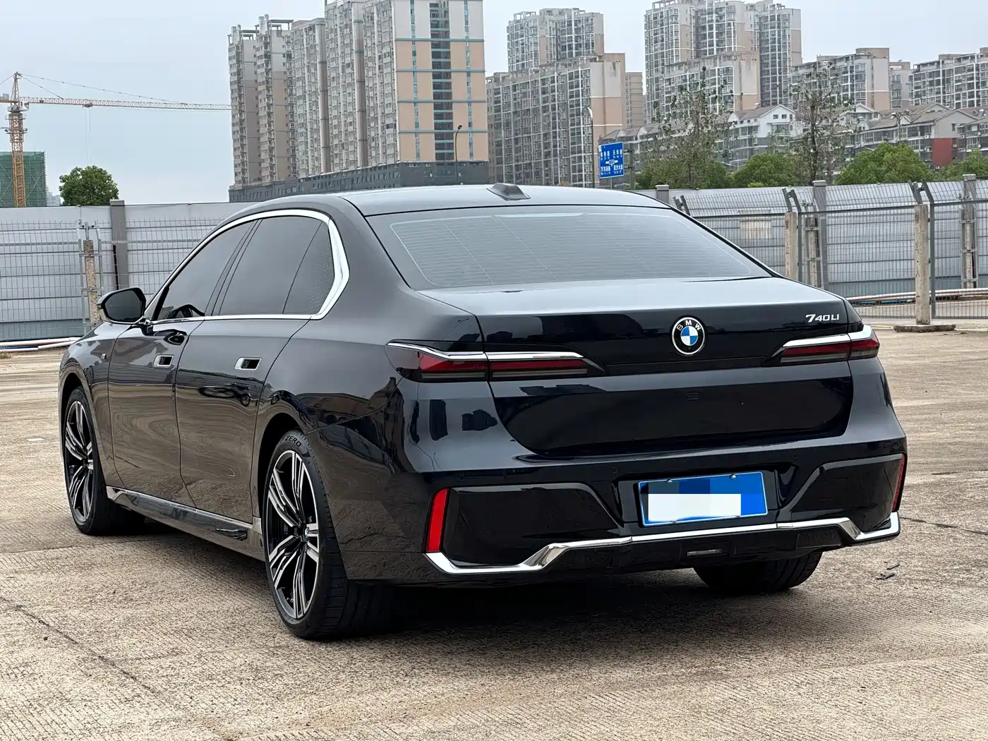 BMW 7 Series 2023 Facelift 740Li Exclusive M Sport Package фото 11