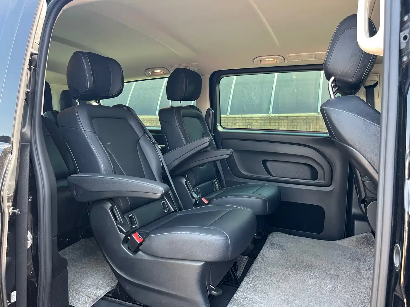 Mercedes-Benz Vito 2024 2.0T Business 7-Seater фото 25