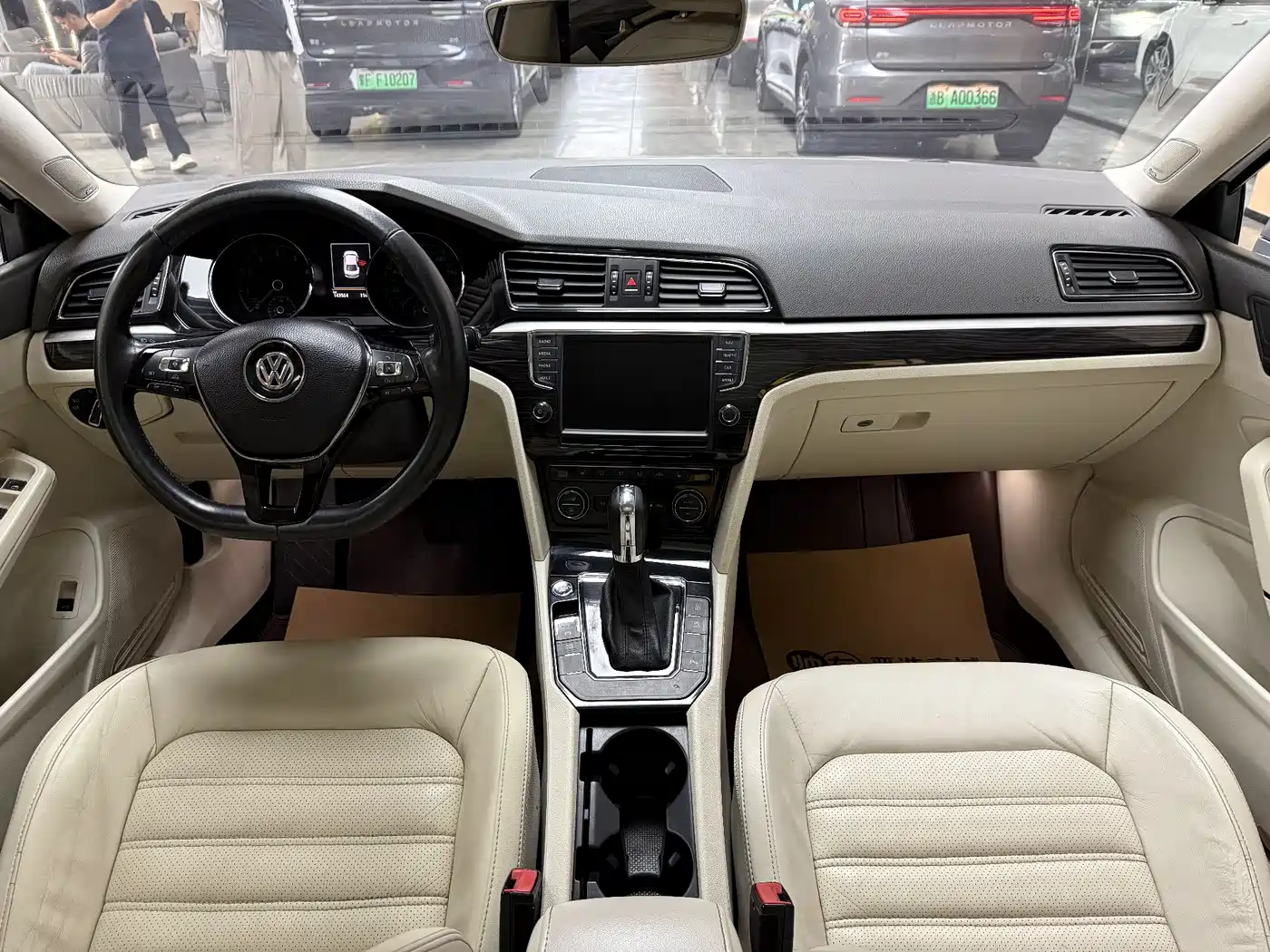 Volkswagen Lamando 2017 280TSI DSG Luxury Edition фото 7