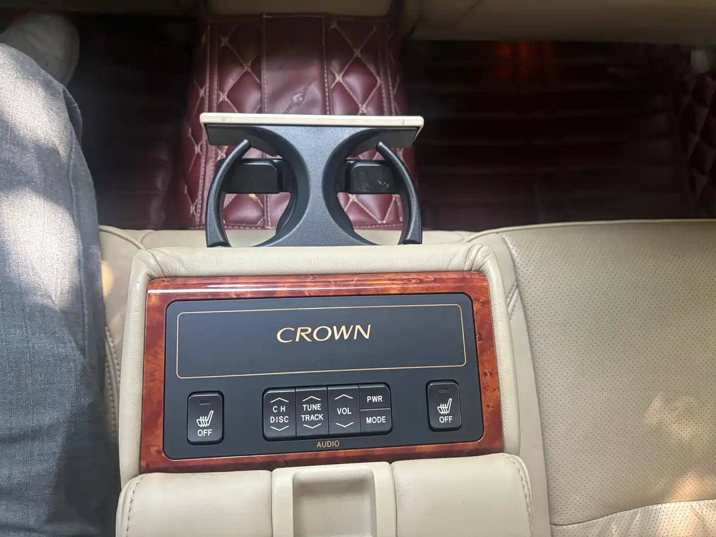 Toyota Crown 2007 2.5L Royal Navigation Edition фото 7