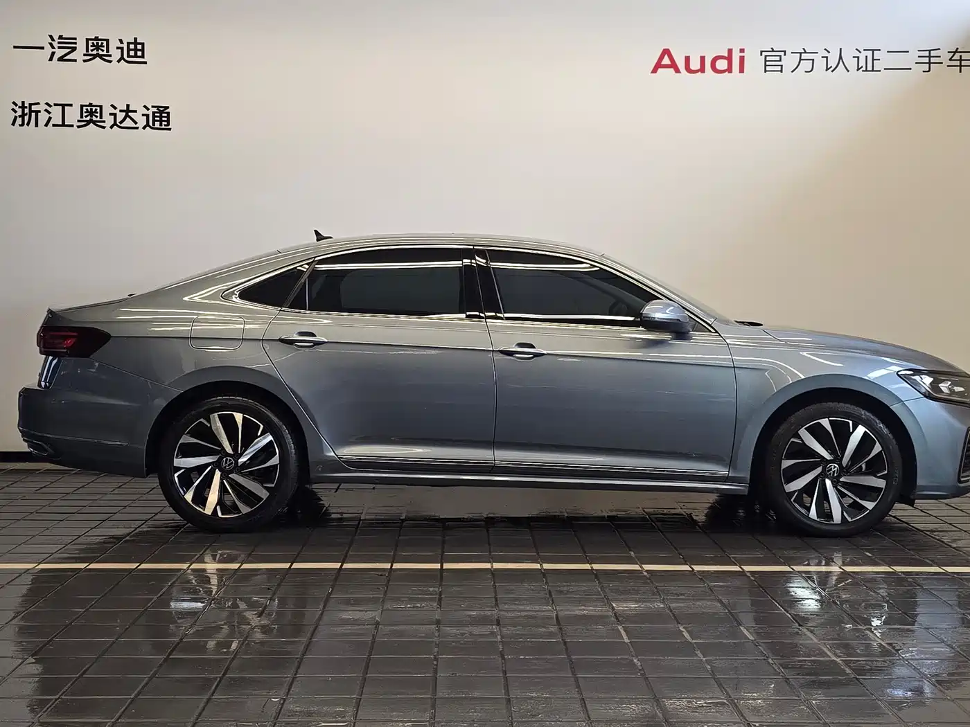 Volkswagen Passat 2022 330TSI Starlight Elite Edition фото 3