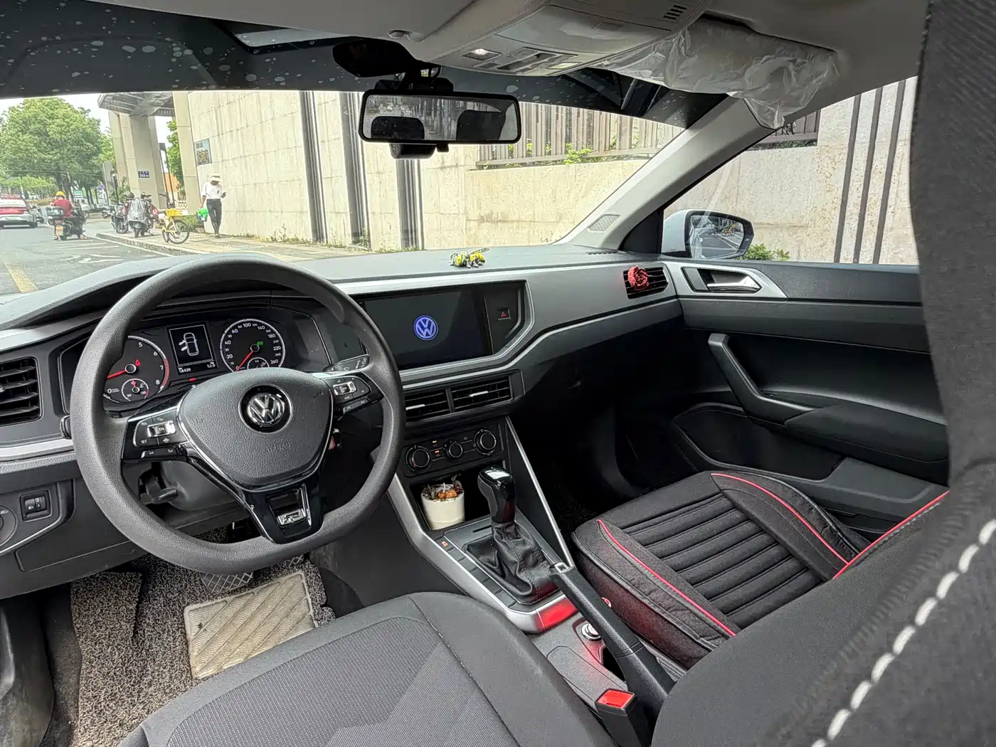 Volkswagen Polo 2019 Plus 1.5L Automatic Panorama Enjoyment Edition фото 10