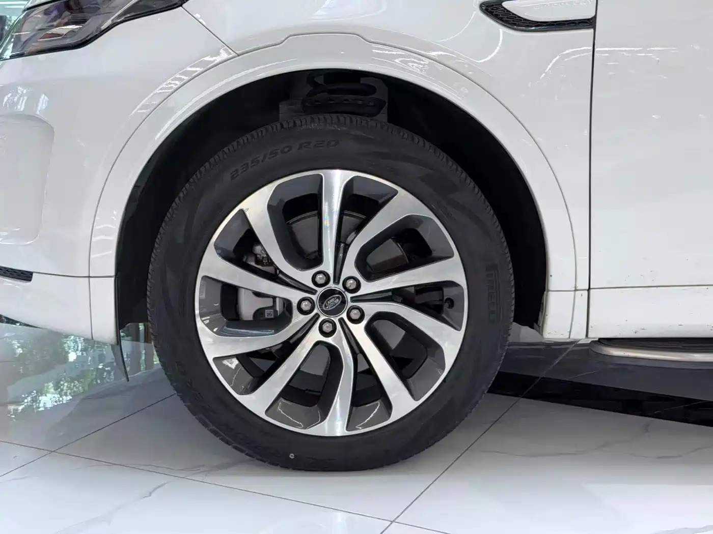 Land Rover Discovery Sport 2023 249PS R-Dynamic S Performance Version фото 5
