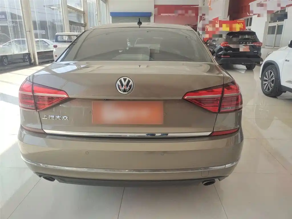 Volkswagen Passat 2017 330TSI DSG Luxury фото 6