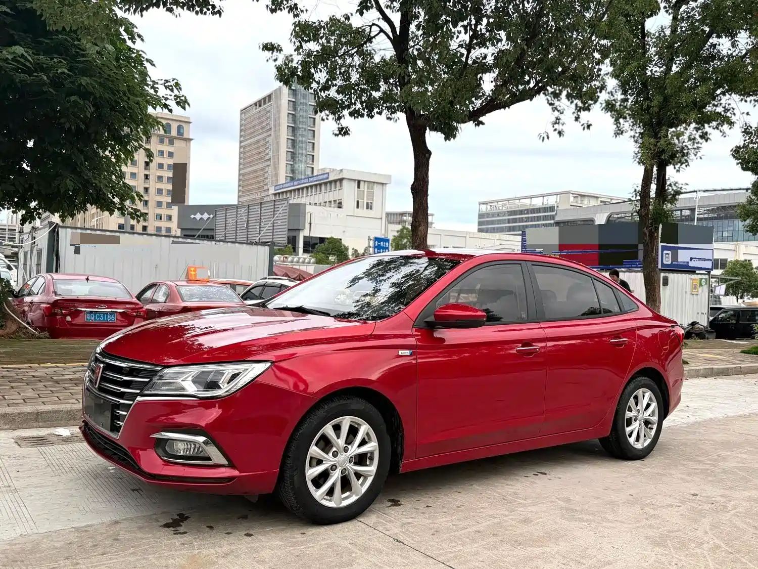 Фото 1 - Roewe i5