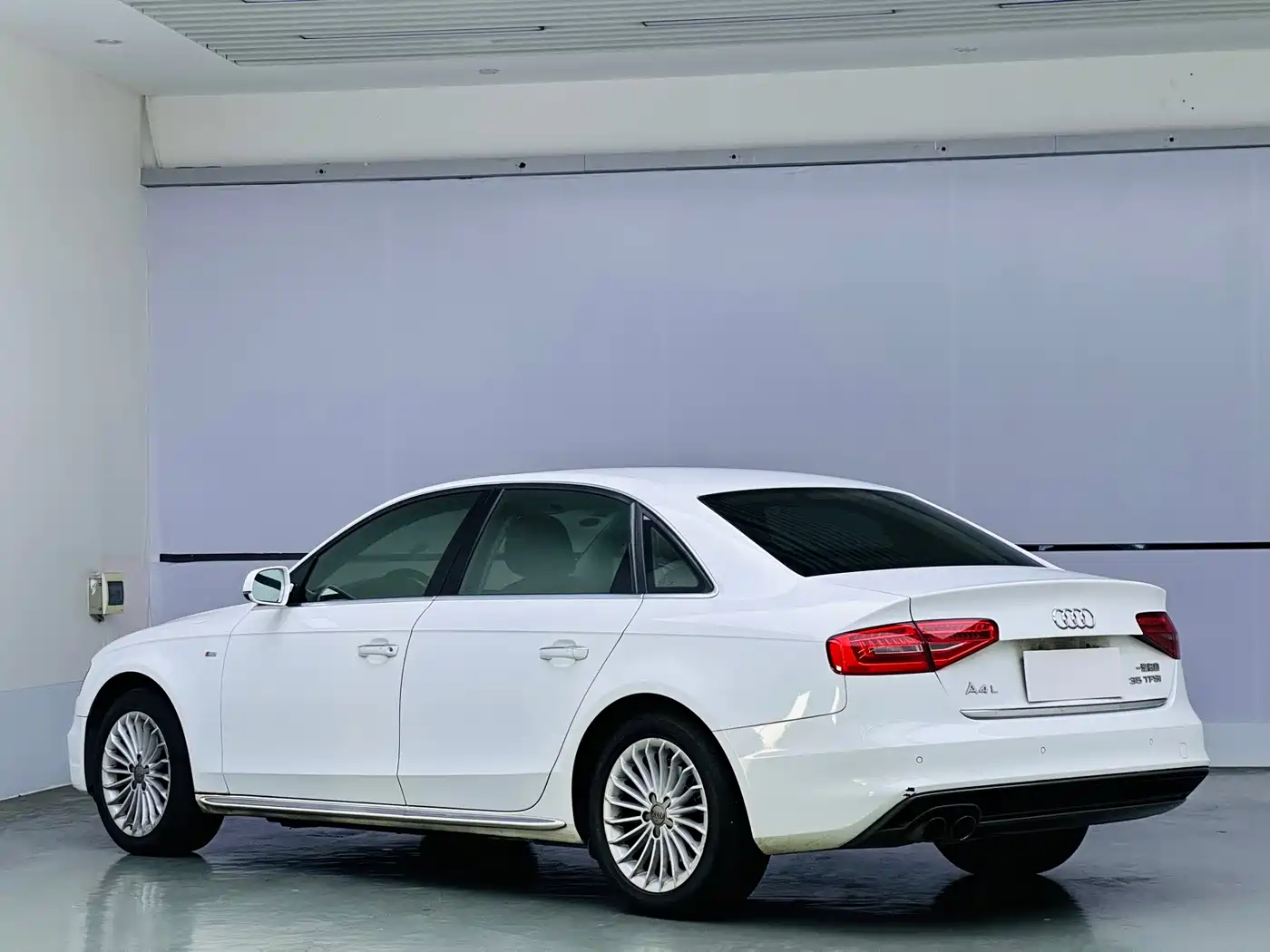 Audi A4L 2016 35 TFSI Collector's Edition S line Comfort фото 4