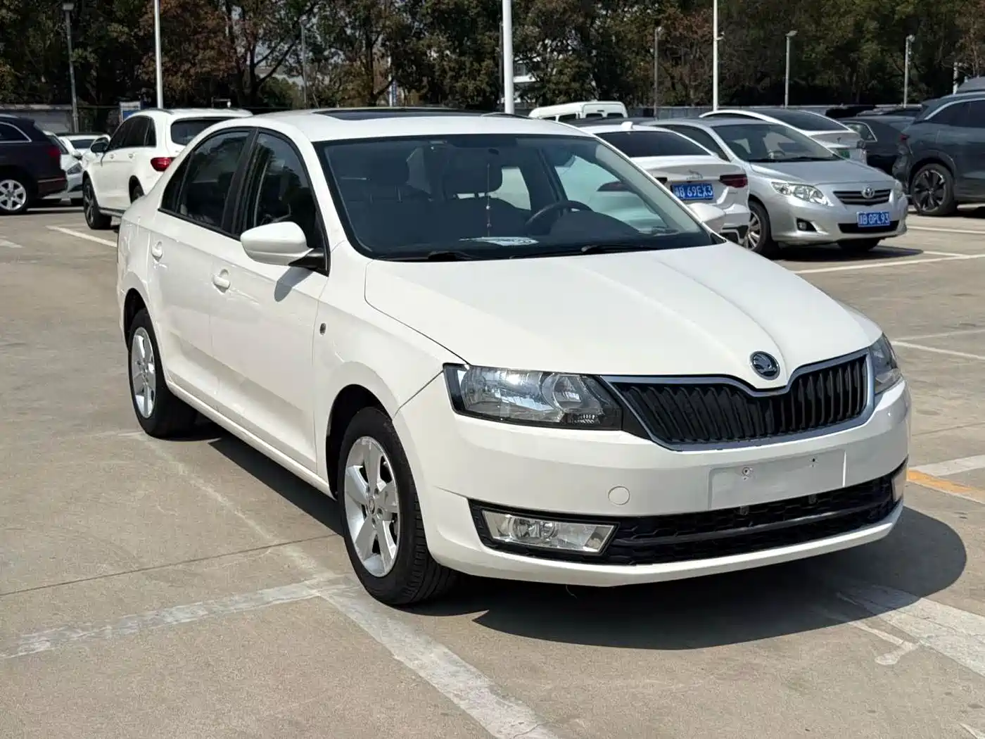 Škoda Rapid 2013 1.6L Automatic Preferred фото 3