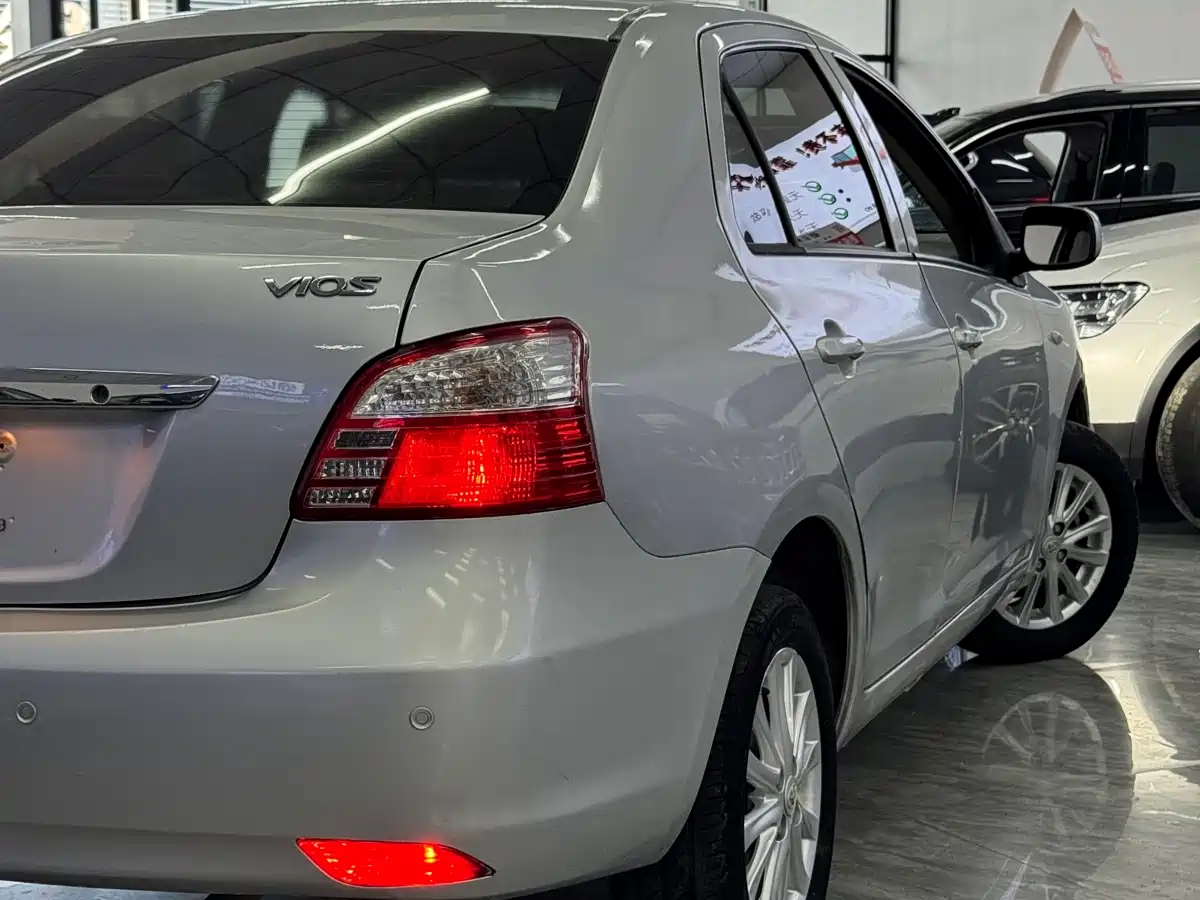 Toyota Vios 2010 1.3L GL-i MT фото 3