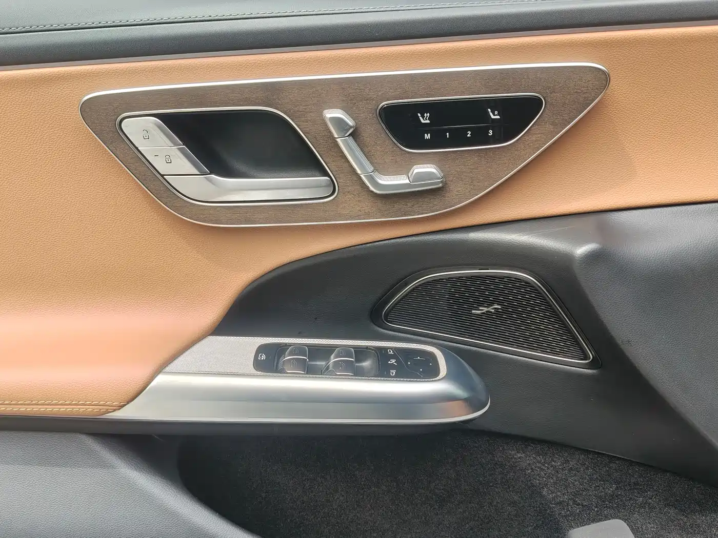 Mercedes-Benz E-Class 2025 E 300 L Fashion фото 6
