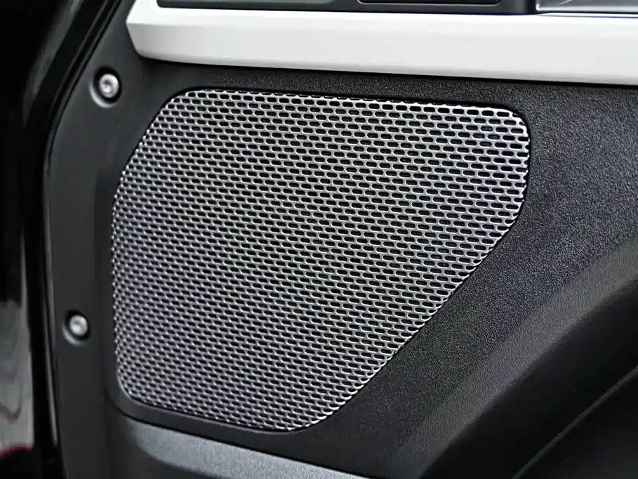 Land Rover Defender 2024 110 3.0T P400 Dark Special Edition фото 28
