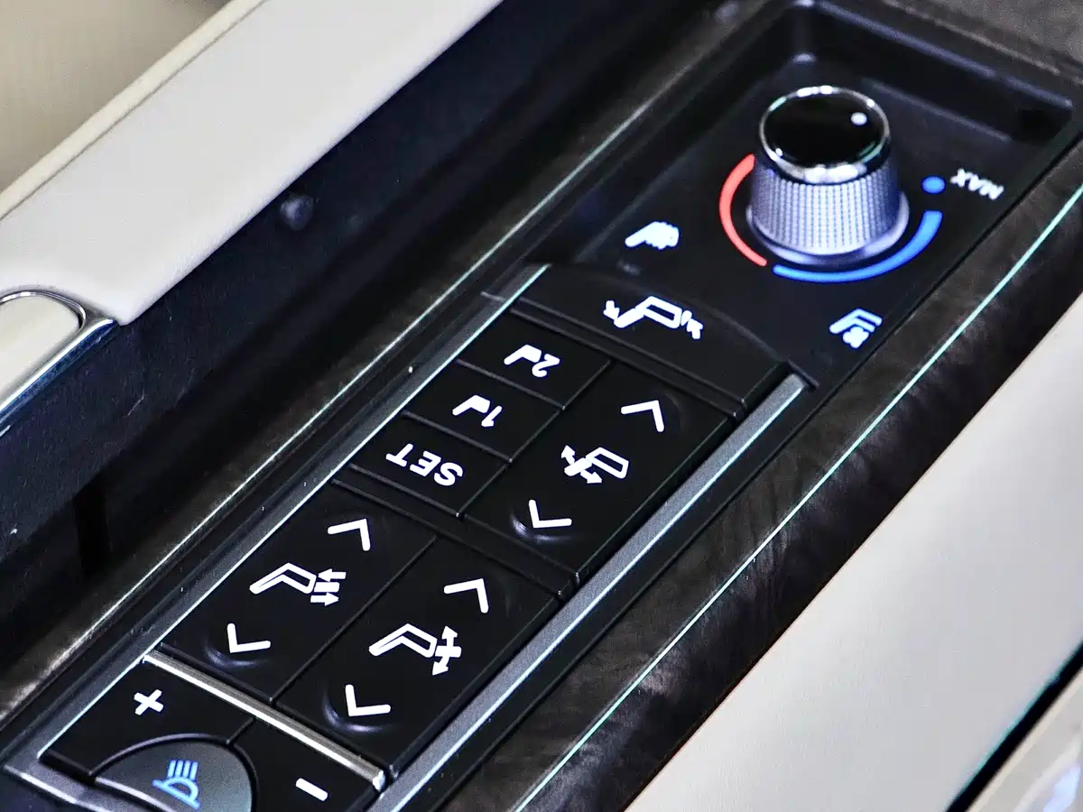 Toyota Vellfire 2020 Twin Engine 2.5L HV Premium Edition фото 19