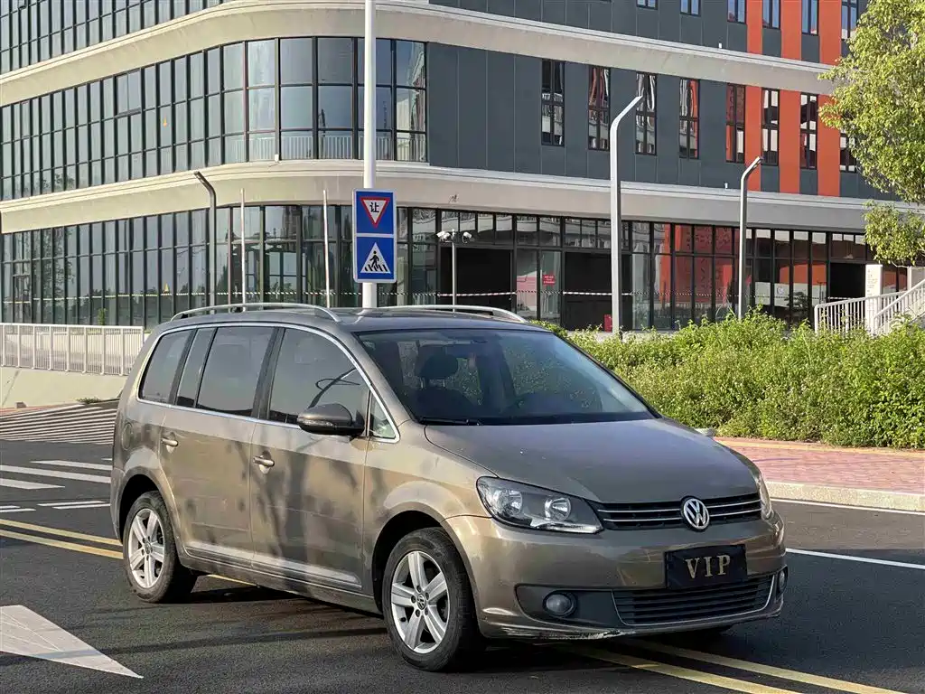 Volkswagen Touran 2015 1.4T DSG Comfort Edition 5-seater фото 3