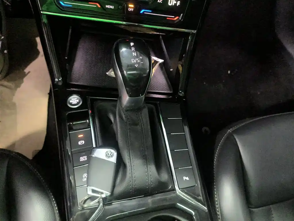 Volkswagen Passat 2023 330TSI Starlight Elite Edition фото 14