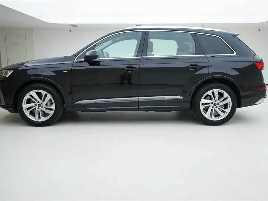 Audi Q7 2023 45 TFSI quattro S line Sport фото 3