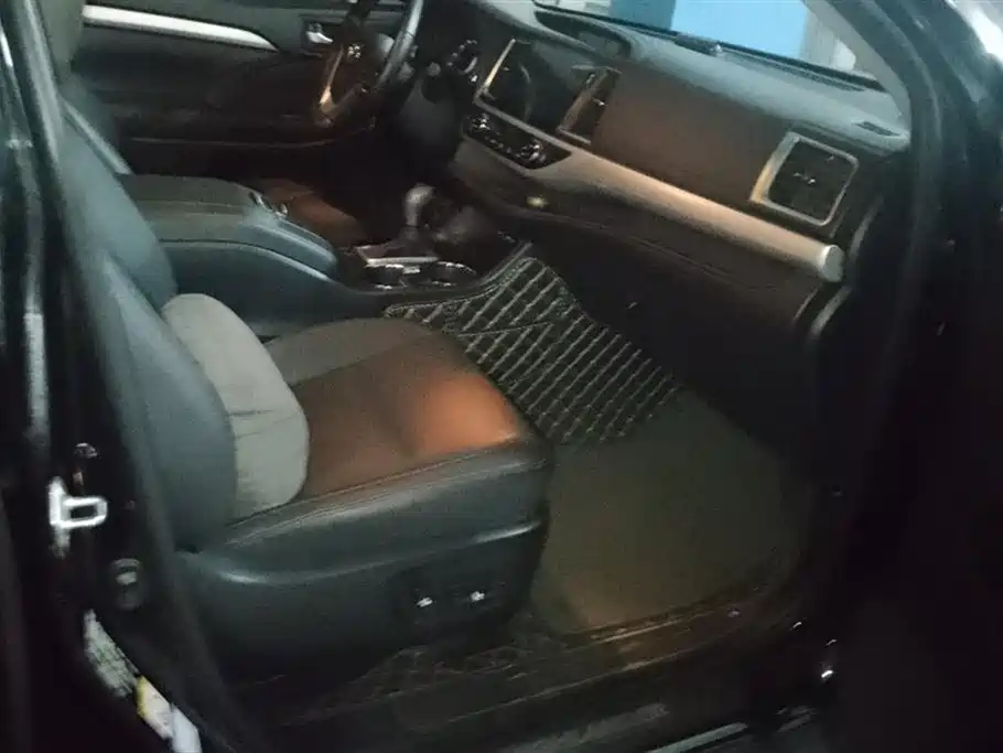 Toyota Highlander 2021 2.0T AWD Luxury 7-Seater фото 8