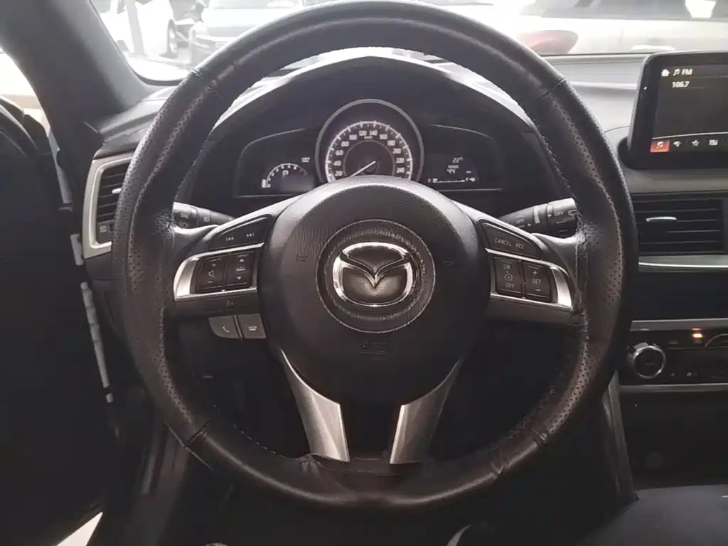 Photo 11 - Mazda CX-4