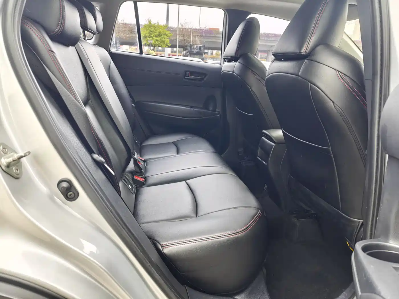 Toyota Frontlander 2022 2.0L CVT Leading Edition фото 16