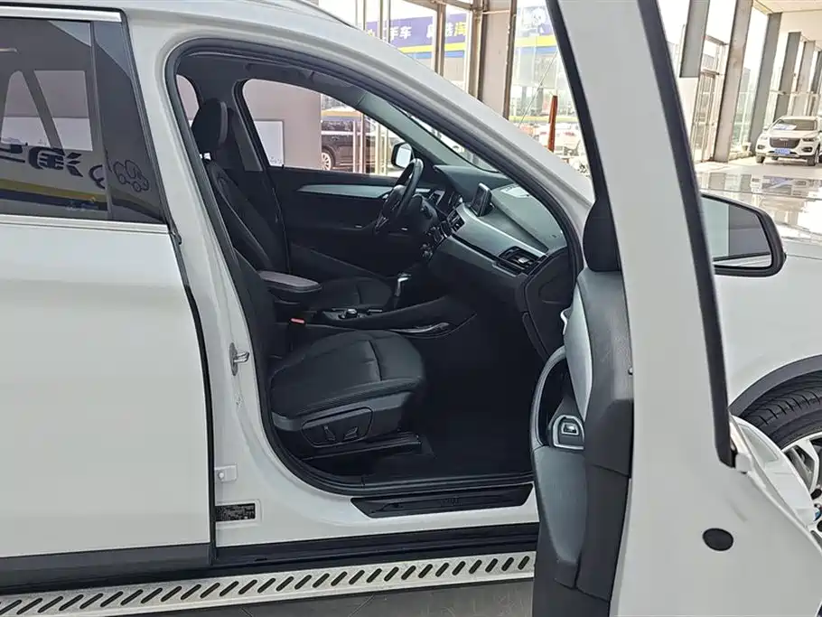 BMW X1 2019 sDrive20Li Leading Model фото 8