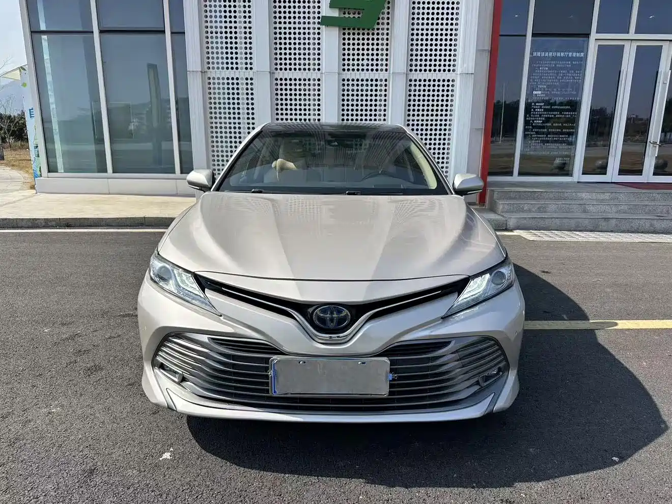 Toyota Camry 2018 Hybrid 2.5HG Luxury Edition фото 24