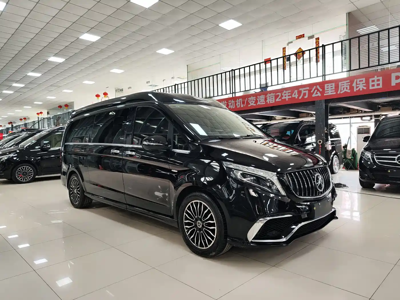 Mercedes-Benz V-Class 2018 V 260 L Premium Long Wheelbase Edition China VI фото 3