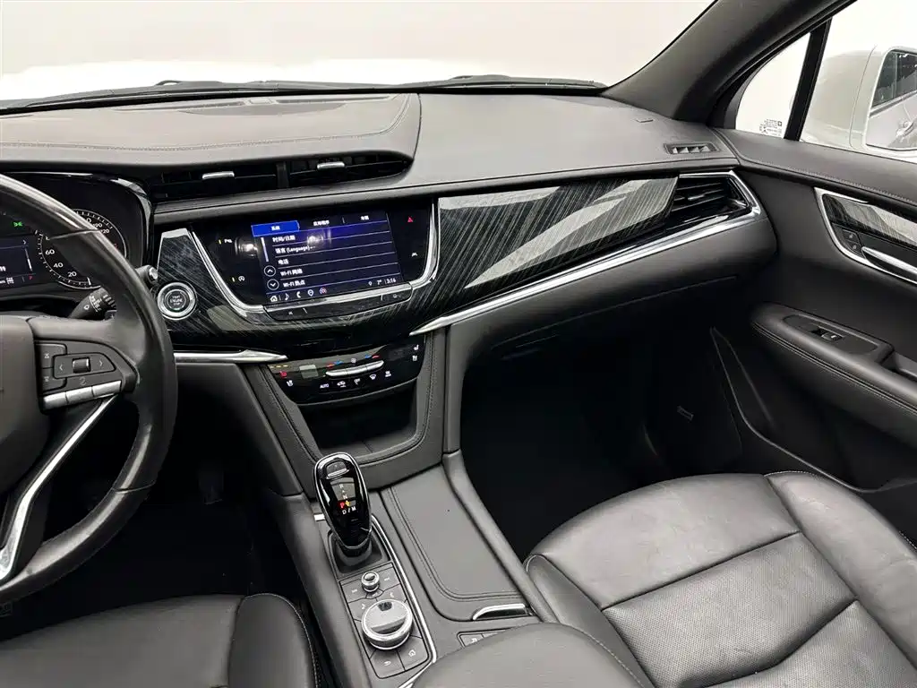 CADILLAC XT6
