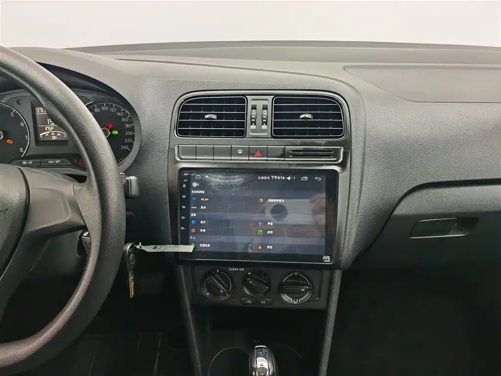 Volkswagen Polo 2016 1.4L Automatic Trend фото 12