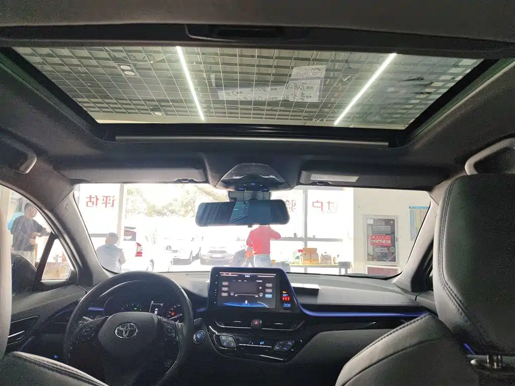 Toyota C-HR 2020 Model 2.0L Luxury фото 14