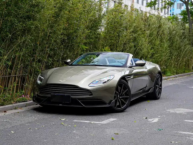 ASTON MARTIN DB11 2023