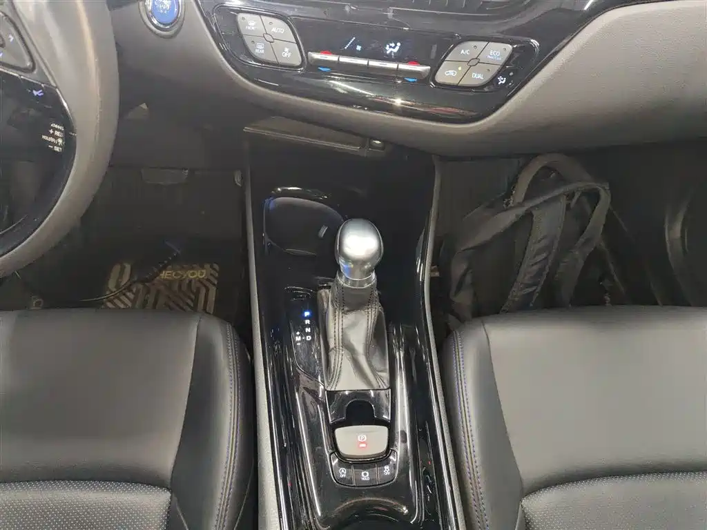Toyota C-HR 2020 Model 2.0L Luxury фото 10