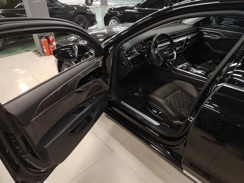 AUDI A8