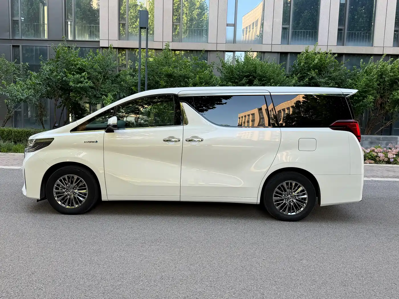 Toyota Alphard 2020 Hybrid 2.5L Premium Edition фото 7