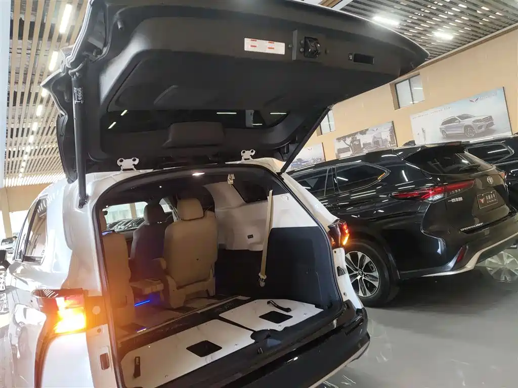 Toyota Sienna 2023 2.5L Hybrid Luxury Edition фото 19