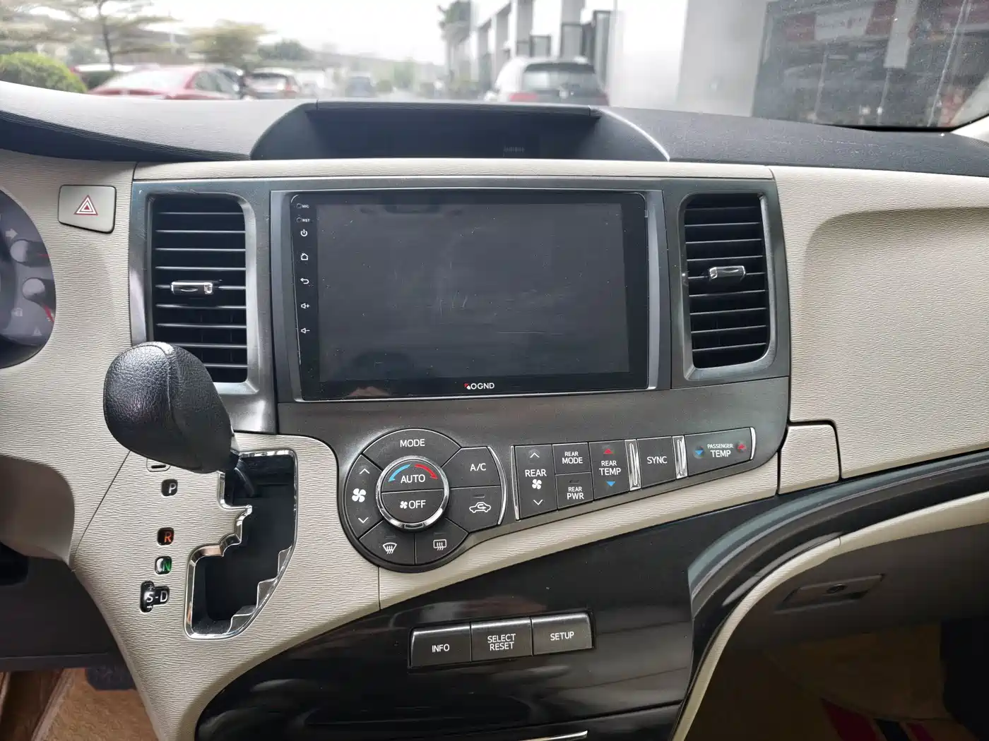 Toyota Sienna 2013 3.5L 4WD Automatic фото 22