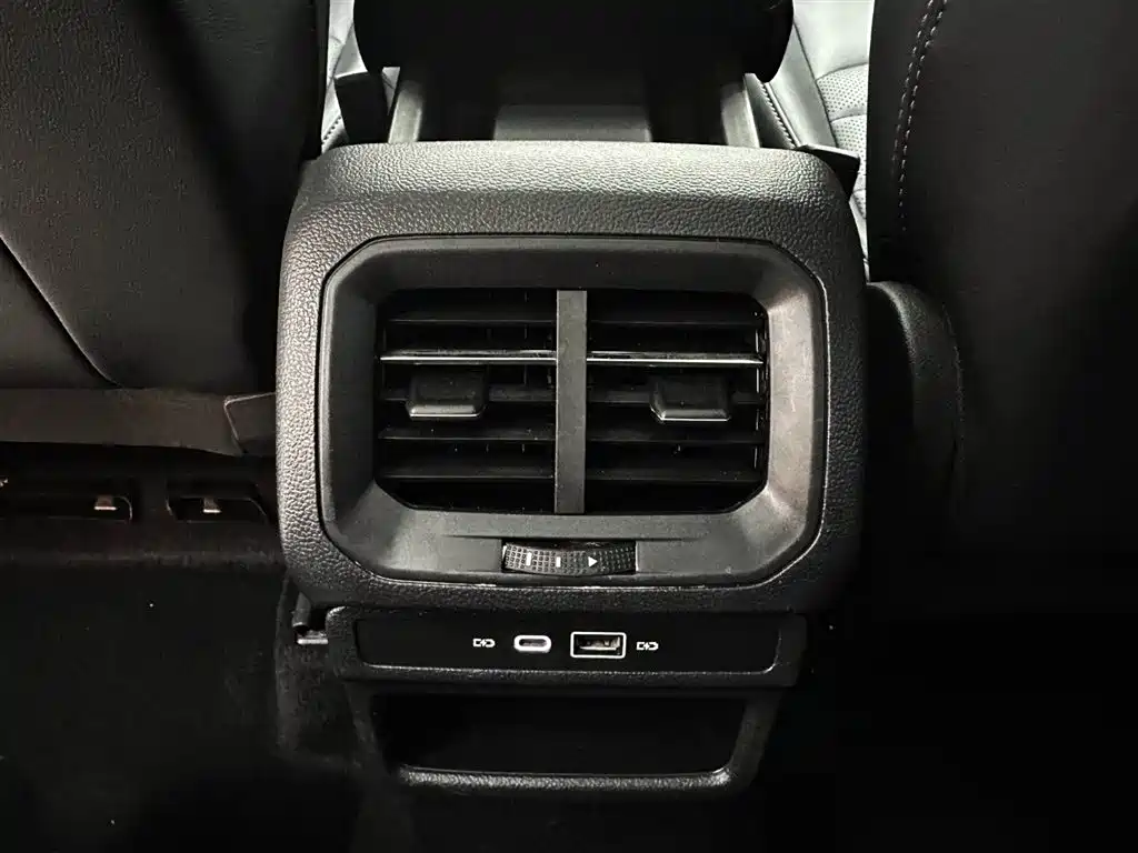 Volkswagen Tharu 2022 280TSI FWD Luxury Edition фото 17