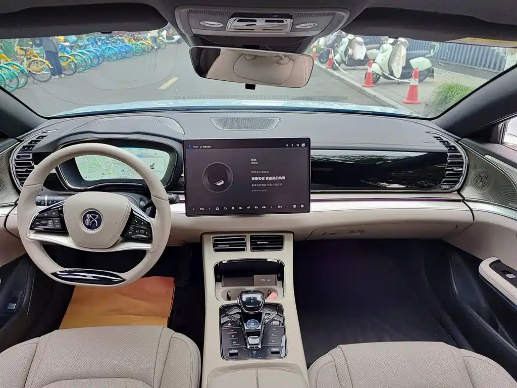 BYD Han 2024 DM-i Glory Edition 121KM Honor фото 10