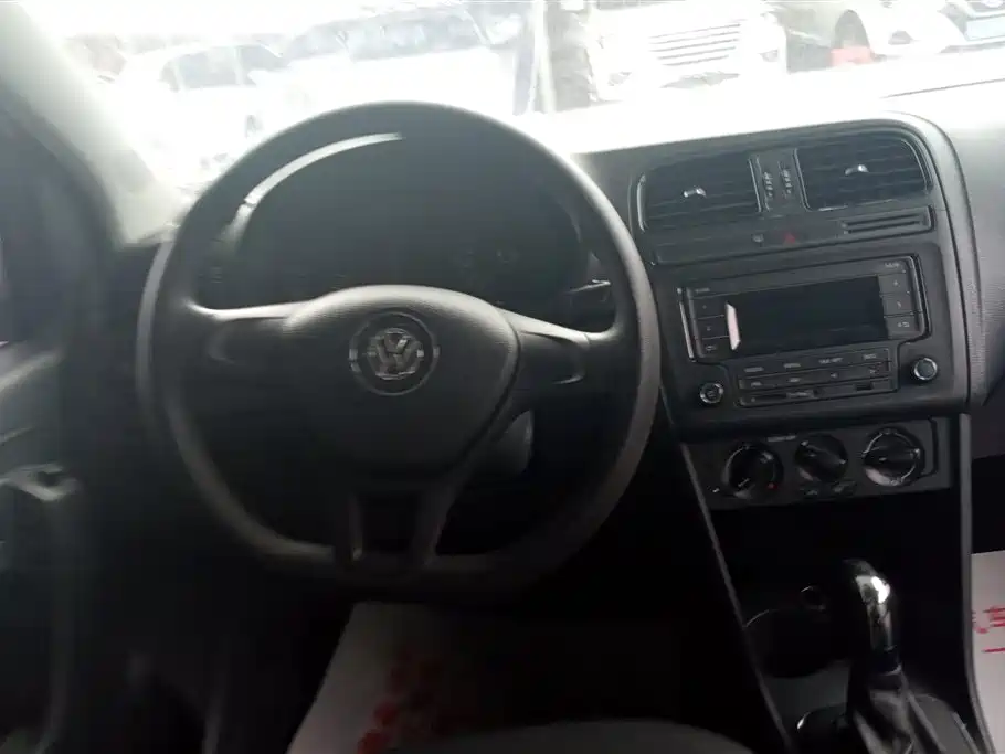Volkswagen Polo 2016 1.4L Automatic Trend фото 15