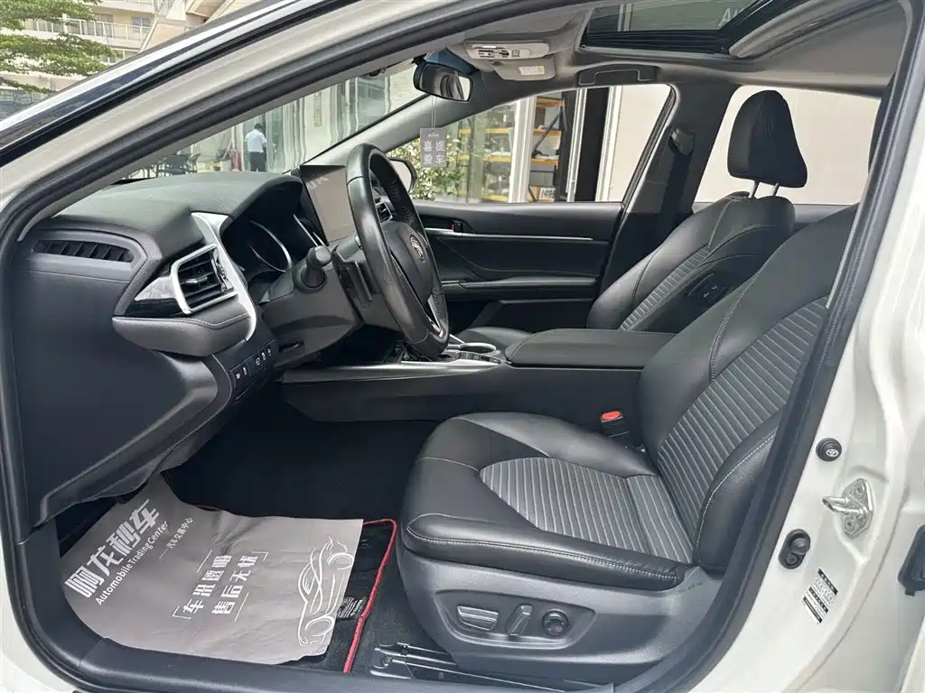 Toyota Camry 2022 2.0S Knight Edition фото 13