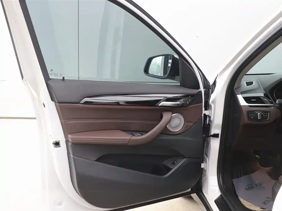 BMW X1 2022 sDrive25Li Leading фото 10