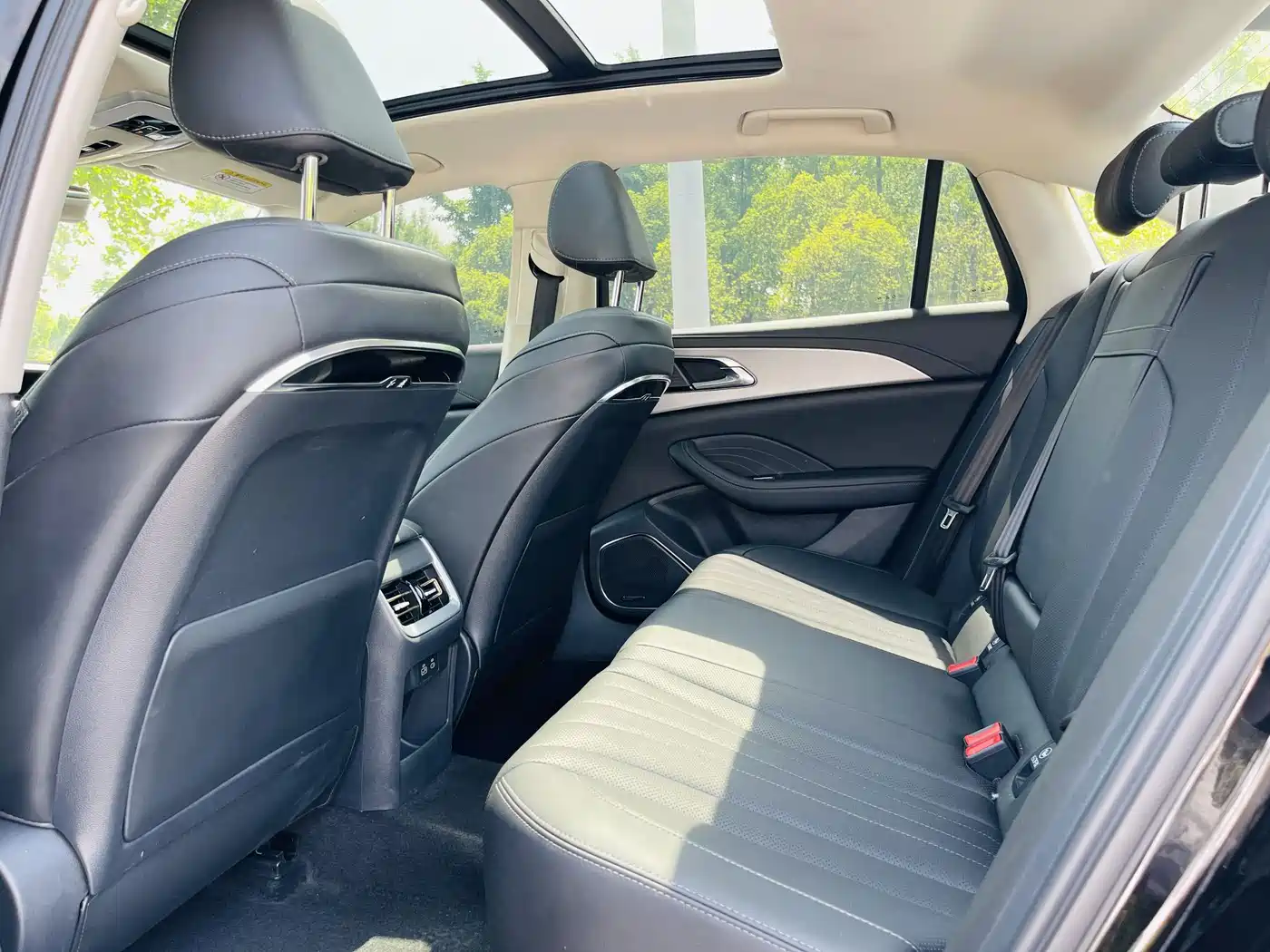Hongqi H5 2024 1.5T DCT Smart Connect Flag Rhythm Edition фото 11