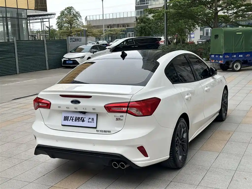 FORD FOX