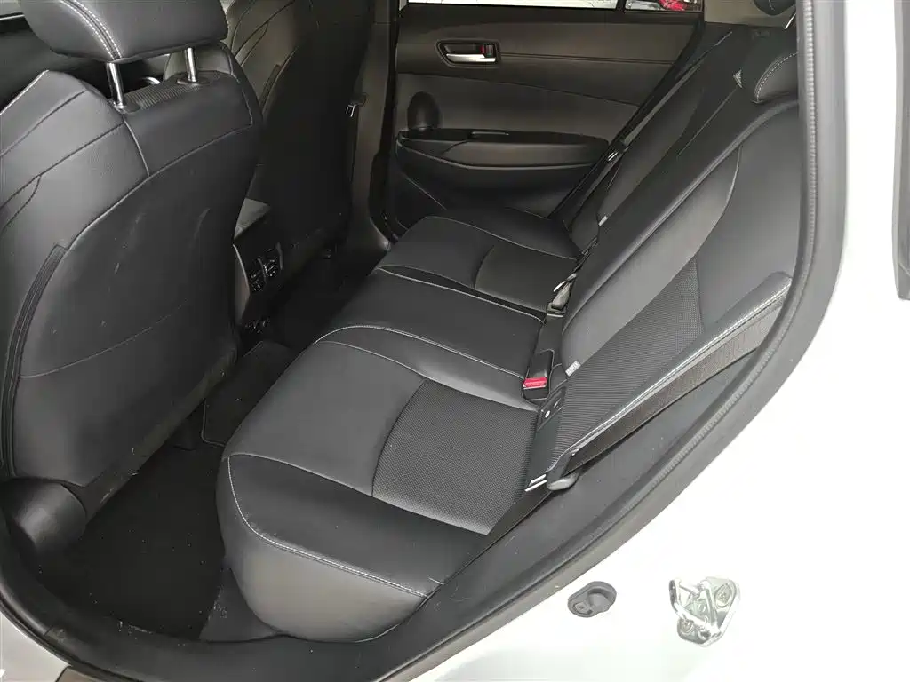 Toyota Frontlander 2022 2.0L CVT Luxury PLUS Edition фото 13