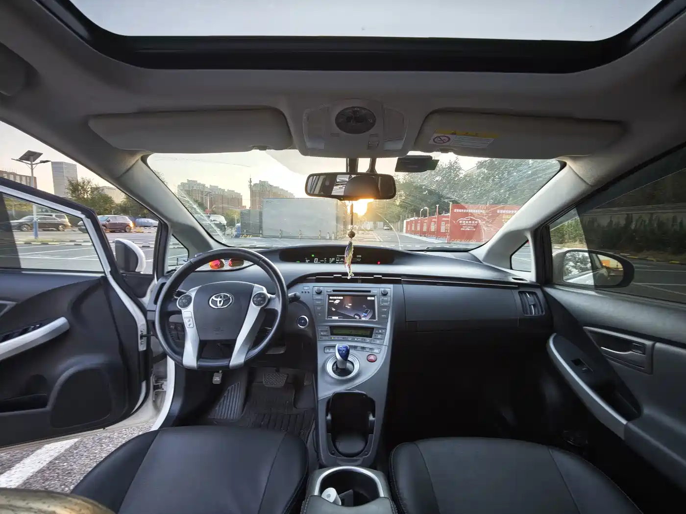 Toyota Prius 2013 2012 1.8L Luxury