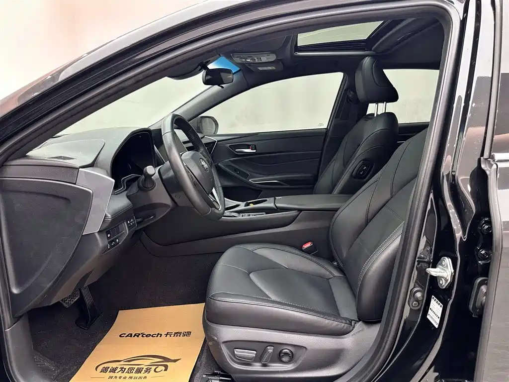 Toyota Avalon 2023 Hybrid 2.5L Luxury Edition фото 8
