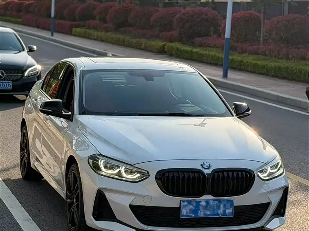 BMW 1 Series 2021 125i M Sport Black Night Edition фото 2