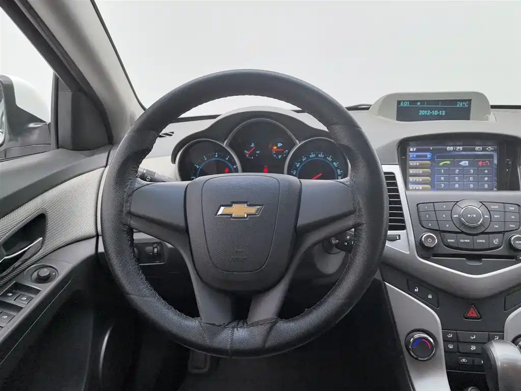 Chevrolet Cruze 2013 Model 1.8L SE AT фото 11