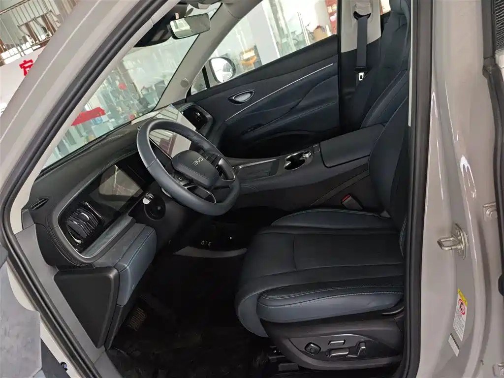 BYD Hai Shi 07 DM-i 2025 150 Pilot+ Edition фото 15