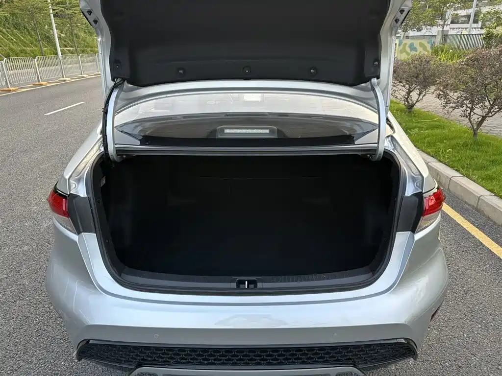 Toyota Levin 2021 Dual Engine 1.8H E-CVT Sport фото 17